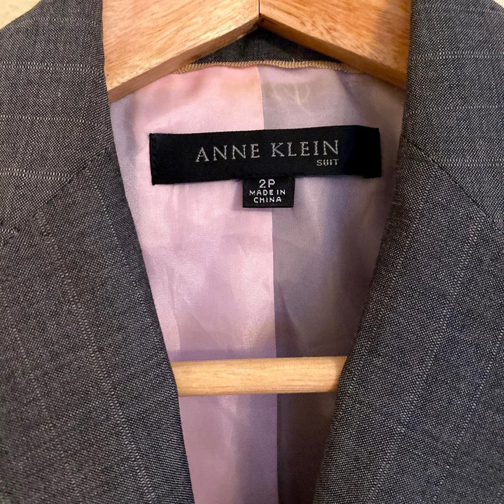 Anne Klein 2pc Dark Grey Pinstripe Suit 2P - Picture 3 of 9